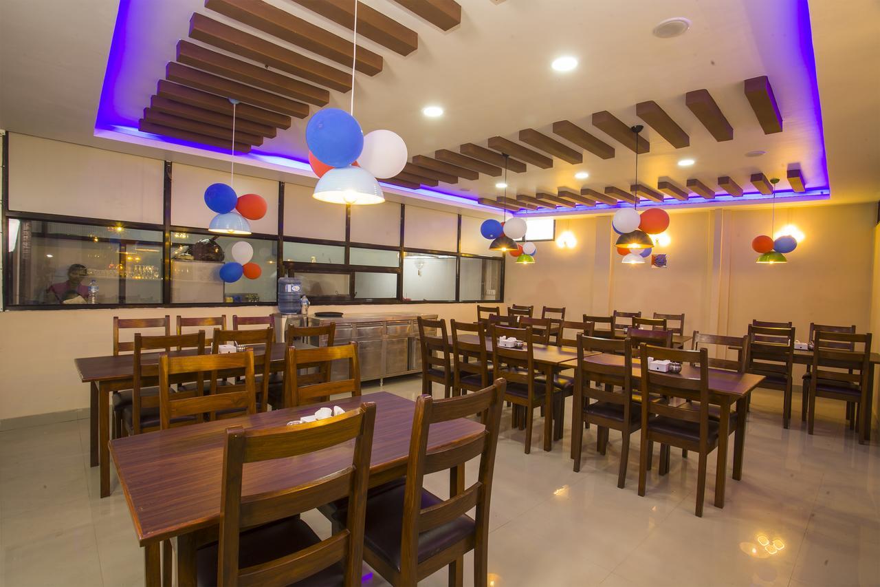 Oyo 146 Somewhere Hotel & Resturant Catmandu Exterior foto
