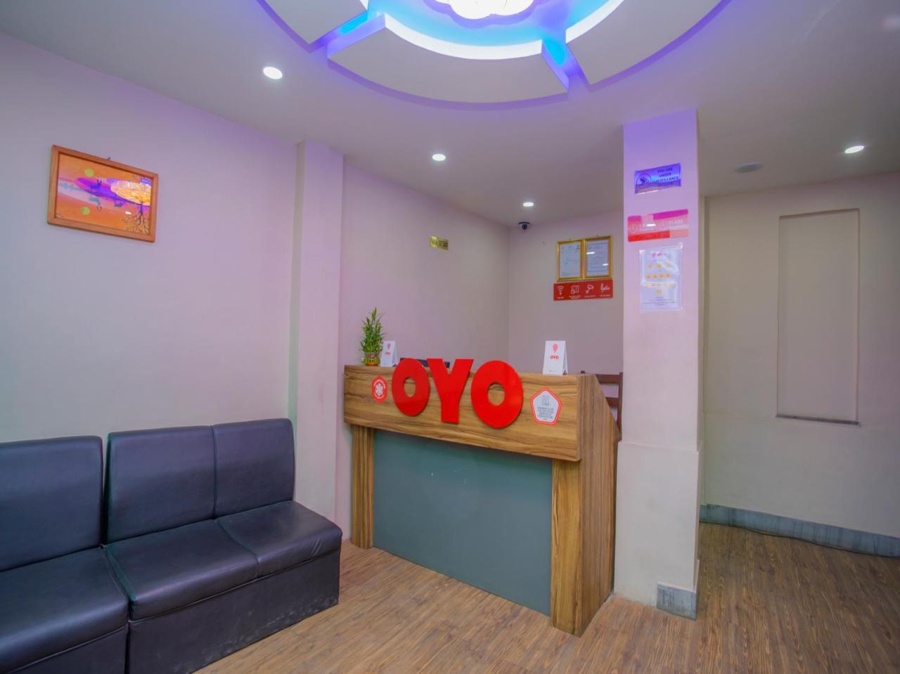 Oyo 146 Somewhere Hotel & Resturant Catmandu Exterior foto